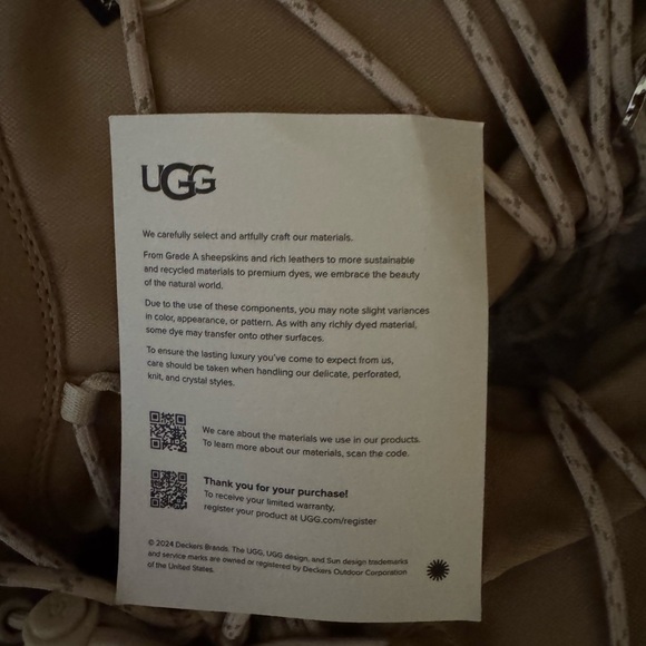 UGG Women's MetroPeak Boot - Like New - Picture 5 of 5